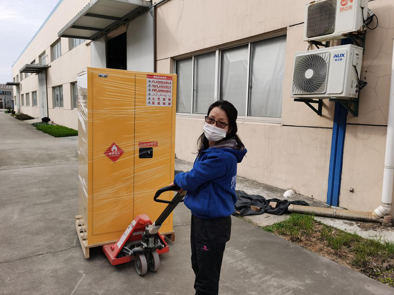 天金岡工具柜生產(chǎn)廠家--出庫場景 天金岡工具柜生產(chǎn)廠家--出庫場景