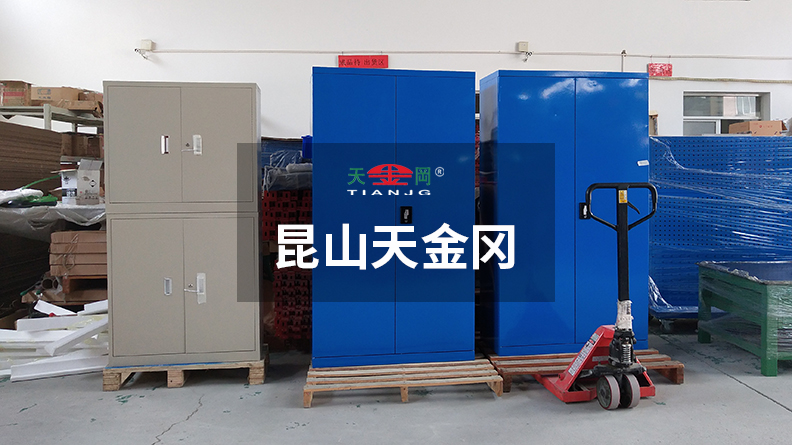每臺車間工具柜出廠都經上萬次質檢,絕不容有一絲瑕疵 每臺車間工具柜出廠都經上萬次質檢,絕不容有一絲瑕疵