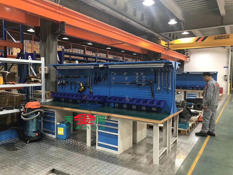 天金岡重型鉗工臺 天金岡重型鉗工臺
