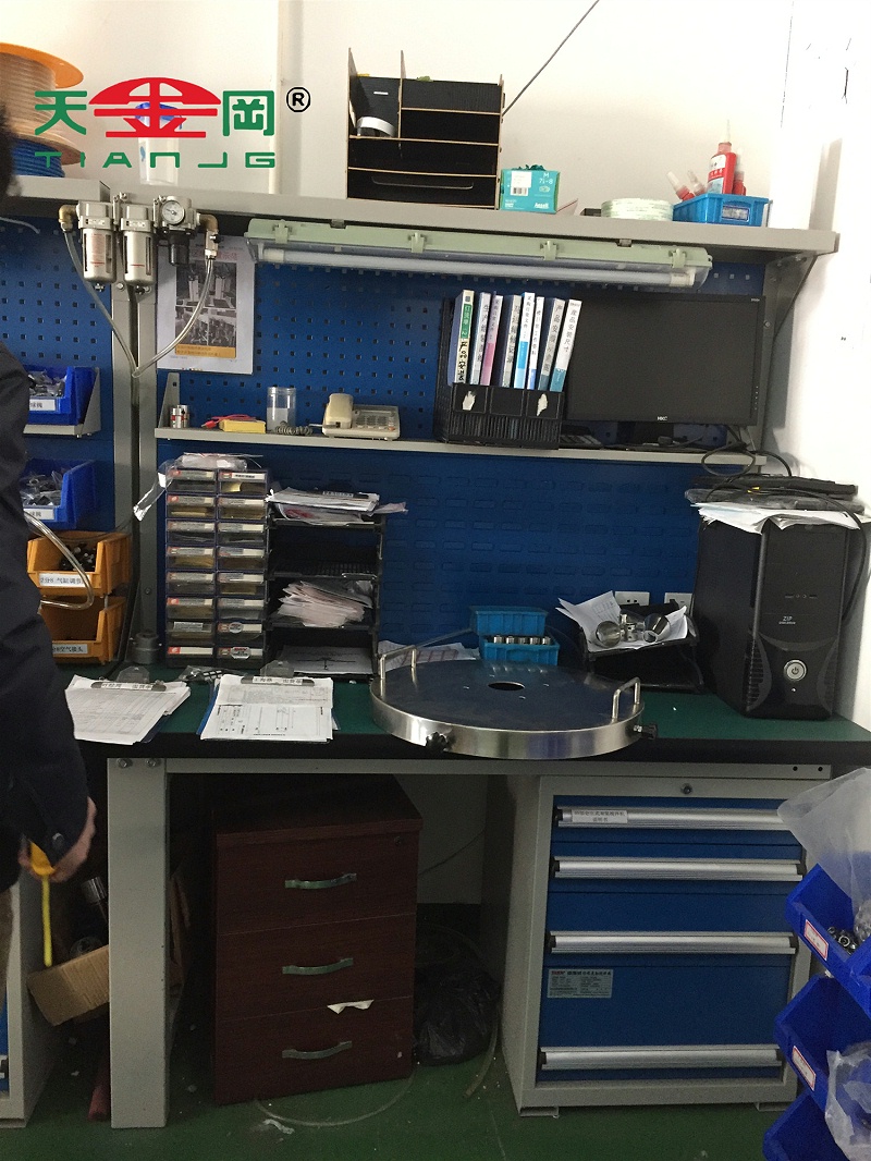 天金岡重型鉗工臺 天金岡重型鉗工臺