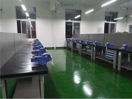 天金岡鋼木鉗工桌--客戶場景 天金岡鋼木鉗工桌--客戶場景