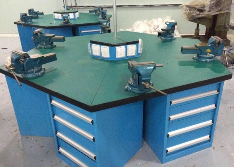 鉗工工作臺(tái)