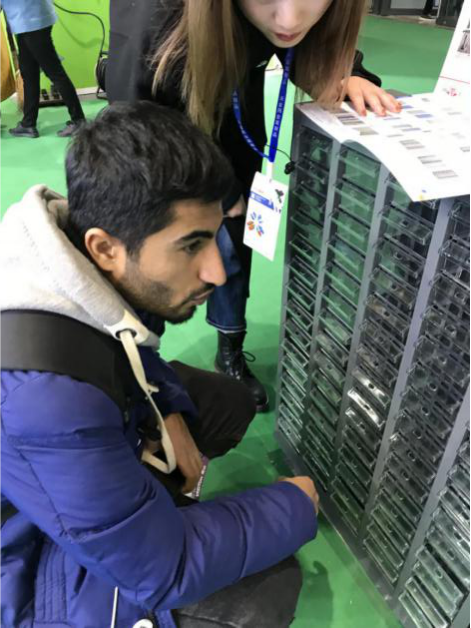 迪拜小王子觀看天金岡零件柜 迪拜小王子觀看天金岡零件柜