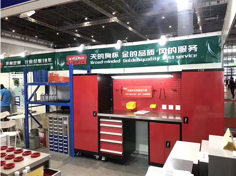 中國國際五金展第一天,在L129展位的工具柜廠家天金岡人氣爆棚 中國國際五金展第一天,在L129展位的工具柜廠家天金岡人氣爆棚