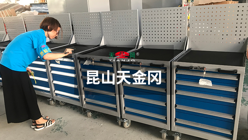 哪里賣鉗工工具柜，年產(chǎn)17000臺(tái)廠家天金岡，現(xiàn)貨發(fā)