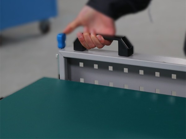 重型工具車帶升降掛板的長什么樣子？